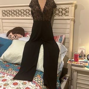NWT Women’s Jumper Black Laced Top, Wide legs,Open Sexy Back Very Sophisticated